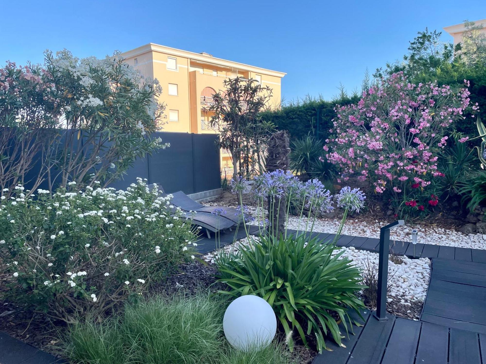 Apartmán Les Enganes Fréjus Exteriér fotografie